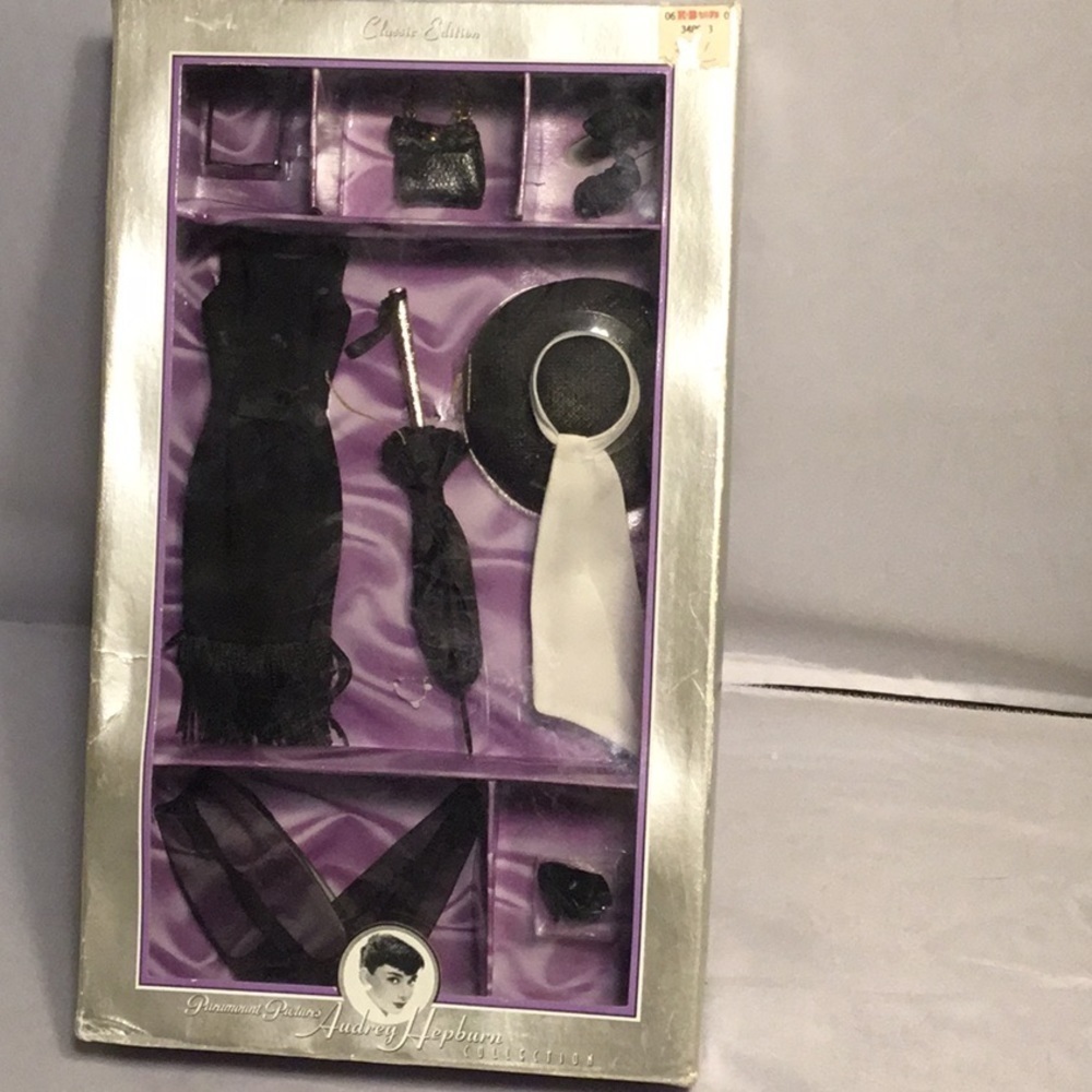BREAKFAST AT TIFFANY 1961-1999‎ VINTAGE DAYWEAR SET